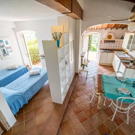 Casa Rossa * لاكونا