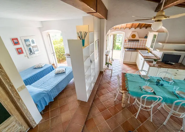 Casa Rossa * لاكونا