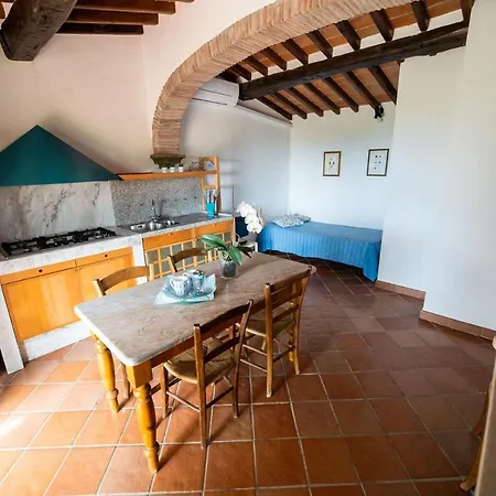 Casa Rossa Apartment *